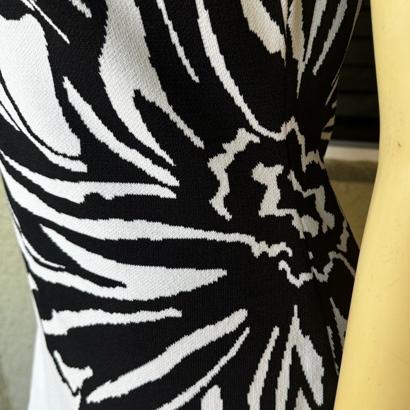 Calvin Klein Black Floral Sleeveless Sweater Dress - Picture 9 of 10